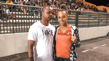 Ana Peleteiro junto a Iván Pedroso, su entrenador.