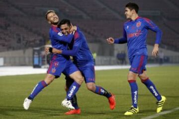 El jugador de Universidad de Chile, Gaston Fernandez celebra su gol contra San Luis durante el partido amistoso en el estadio Nacional de Santiago, Chile.