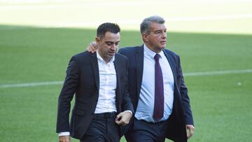 Xavi y Joan Laporta.