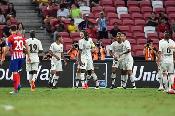 PSG 2-0 Atl¨¦tico de Madrid | Fallo en la salida de bal¨®n de Toni Moya y el delantero del PSG defini¨® cruzando el bal¨®n ante Ad¨¢n.