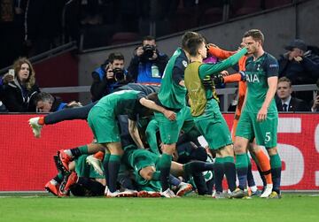 Lucas Moura hizo 'hat-trick' y le dio el pase a la final de la Champions al Tottenham al remontar el partido y hacer ganar a su equipo 2-3.