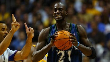 Kevin Garnett, durante el tercer partido de las finales de la Conferencia Oeste del a&ntilde;o 2004 entre Los &Aacute;ngeles Lakers y Minnesota Timberwolves