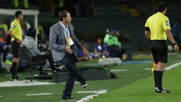 Rubén Bedoya deja de ser técnico de Envigado