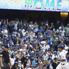 Zack Greinke es maltratado por la ofensiva de Los Angeles