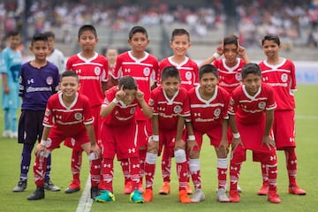 Los niños protagonizaron los protocolos de la jornada 16