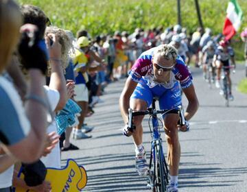 En el 2001 en el Giro de Italia se le acusó de tener sustancias dopantes después de la redada policial urdida en San Remo. En el 2005, al término de la etapa de Courchevel del Tour de Francia, fue arrestado por la gendarmería francesa tras encontrarse sustancias dopantes en el coche de su esposa.
PUBLICADA 19/08/02 NA MA25 3COL