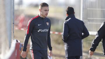 Marko Rog, cabizbajo en un entrenamiento con el Sevilla.