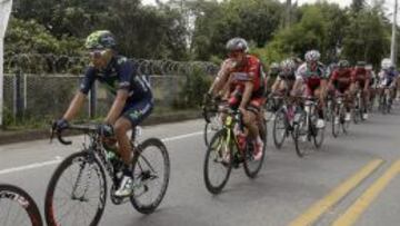 El ciclista colombiano Nairo Quintana (izquierda), será baja en la Vuelta a Andalucía.
