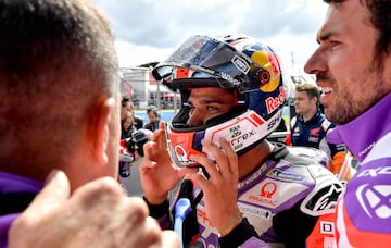 Jorge Martín logró una brutal pole en MotoGP en el Gran Premio de Australia. La pole llegó con la ayuda inestimable de su compañero Zarco, que le resultó una referencia ideal para parar el crono en 1:27.767 y establecer un nuevo récord en Phillip Island.