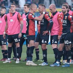 Johan Vásquez y Genoa se hunden en la Serie A