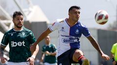 El jugador de Deportes Antofagasta, Rodrigo Contreras, es fotografiado durante el partido de Primera B contra Santiago Wanderers.