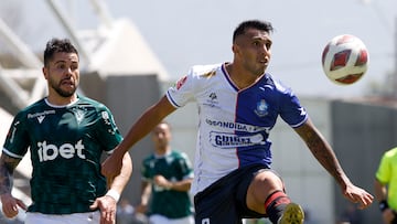 El jugador de Deportes Antofagasta, Rodrigo Contreras, es fotografiado durante el partido de Primera B contra Santiago Wanderers.