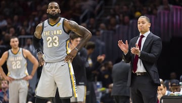 Walton consulta a Lue sobre LeBron: "No es como cre¨¦is"