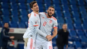 Spain&#039;s forward Gerard Moreno (L) celebrates with teammates after scoring a goal during the UEFA Nations League football match between Switzerland and Spain at St. Jakob-Park stadium in Basel, on November 14, 2020. (Photo by Fabrice COFFRINI / AFP)