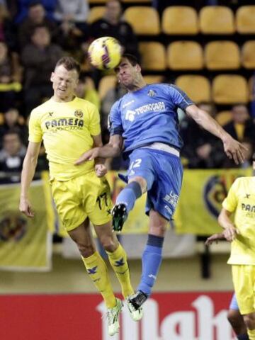 Denis Cheryshev con Álvaro Arroyo.