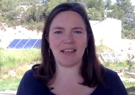 La influencer que dejó su vida en Ámsterdam para vivir autosuficiente en una ‘granja off-grid’ en España: “Nuestro sueño se hizo realidad”