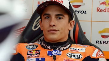 Márquez en el box de Honda en Sepang.