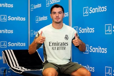 El marroquí posa como madridista.