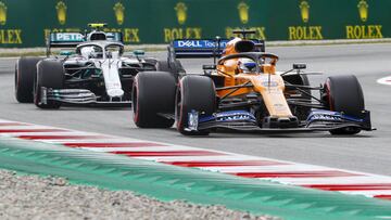 Valtteri Bottas (Mercedes W10) y Carlos Sainz (McLaren MCL34). Barcelona, F1 2019.