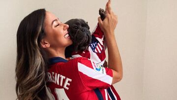 As&iacute; de contentos estaban la pareja de Marcos Llorente y su mascota tras la victoria rojiblanca.