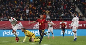 Cazorla celebrando su gol a Malta el 15 de noviembre de 2019.