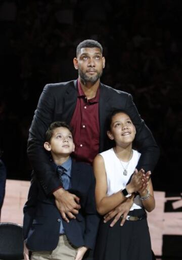 Emocionante fiesta de retirada del mítico '21' de Tim Duncan en San Antonio. Nadie más llevará el número del mejor jugador de la historia de los Spurs y una leyenda inigualable de la NBA.