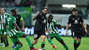 Real Betis' Spanish midfielder #22 Isco (2L) fights for the ball with Aris Limassol's Gabonese forward #80 Shavy Babicka (2R) during the UEFA Europa League Group C football match between Cyprus' Aris Limassol and Spain's Real Betis at the Limassol Stadium on October 26, 2023 in Limassol. (Photo by Jewel SAMAD / AFP)