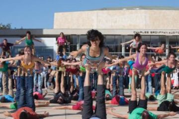 Acroyoga en las calles de Tel Aviv