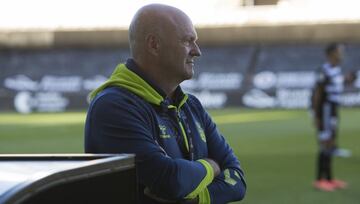 Pepe Mel, esta temporada, en el banquillo de Las Palmas.