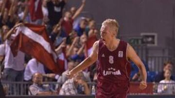 Janis Berzins durante el partido.