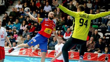 Los Hispanos arrollan a Polonia y se entonan para el Europeo