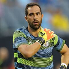 Bravo sufre infección y arriesga quedar fuera de Copa América