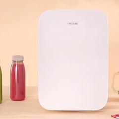 La mininevera de Cecotec que declara la guerra al verano: se conecta al coche, gran almacenamiento y mejor precio