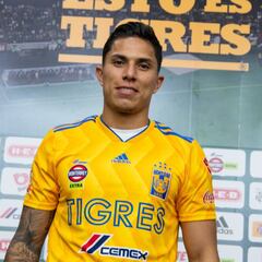 Carlos Salcedo fue presentado ante la hinchada de Tigres
