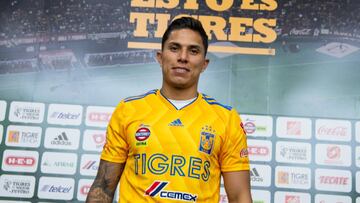 El evento fue corto, pero emotivo, Carlos Salcedo se conmovió con el cariño que le brindó la afición felina.