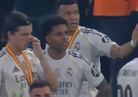 Mbappé diciendo al equipo que se vaya tras hacer pasillo el Barça al Madrid: ha causado revuelo