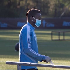 Sisto acudió a A Madroa para despedirse de sus compañeros