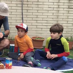 A falta de surf real, bueno es el humor de esta familia vasca