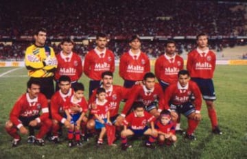 El delantero (abajo, segundo de izquierda a derecha) jugó en Nacional (1991-1995 y 1997), Envigado (1992 y 1998) y Medellín (1993 y 1996)