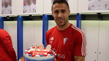 Igor Angulo celebra sus 100 partidos en la Ekstraklasa.