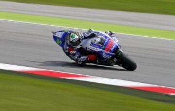 Piloto español de MotoGP Jorge Lorenzo del equipo Movistar Yamaha consigue la pole en la sesión de clasificación en el circuito de Misano