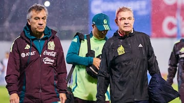 Javier Aguirre head coach of Mexico has blood on his head due to an attack by Honduras fans during the Quarterfinals first leg match between Honduras and Mexican National Team (Mexico) as part of the Concacaf Nations League 2024-2025 at Francisco Morazan Stadium on November 15, 2024 in San Pedro Sula, Honduras.