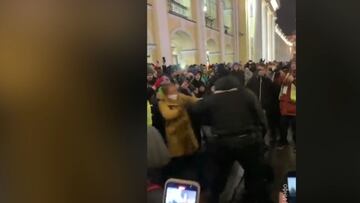 El vídeo en San Petersburgo que lleva 16M de visualizaciones por la valentía de 1.000 rusos