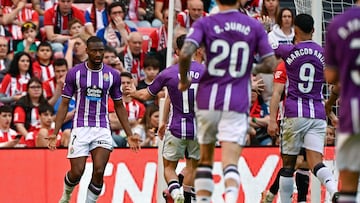 Real Valladolid's Senegalese forward #07 Mamadou Sylla (L) celebrates after scoring their first goal during the Spanish league football match between Athletic Club Bilbao and Real Valladolid FC at San Mames Stadium in Bilbao on February 23, 2025. (Photo by ANDER GILLENEA / AFP)