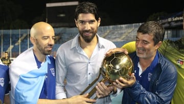 La carrera del &lsquo;Loco&rsquo; Abreu est&aacute; por llegar a su final y durante su paso por El Salvador dej&oacute; una huella imborrable en Santa Tecla, con quien fue campe&oacute;n como jugador y entrenador.