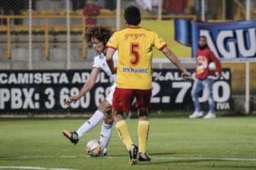 Fiesta, fútbol y goles fueron los ingredientes que se mezclaron en el estadio de Techo. 5 mil personas vieron la victoria de América 2-0 sobre Bogotá F.C.