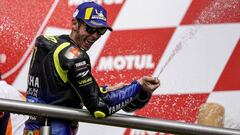 Rossi se queda. 