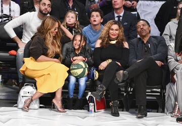 Beyonce, Blue Ivy Carter, Tina Knowles y Richard Lawson.