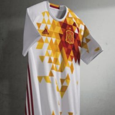 Inglaterra bautiza la camiseta B de España: 'Vómito de paella'