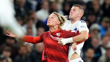 Copenhagen (Denmark), 14/09/2022.- FC Copenhagen's Denis Vavro (R) and Sevilla FC's Kasper Dolberg (L) in action during the UEFA Champions League group G match between FC Copenhagen and Sevilla FC at Parken stadium in Copenhagen, Denmark, 14 September 2022. (Liga de Campeones, Dinamarca, Copenhague) EFE/EPA/Liselotte Sabroe DENMARK OUT